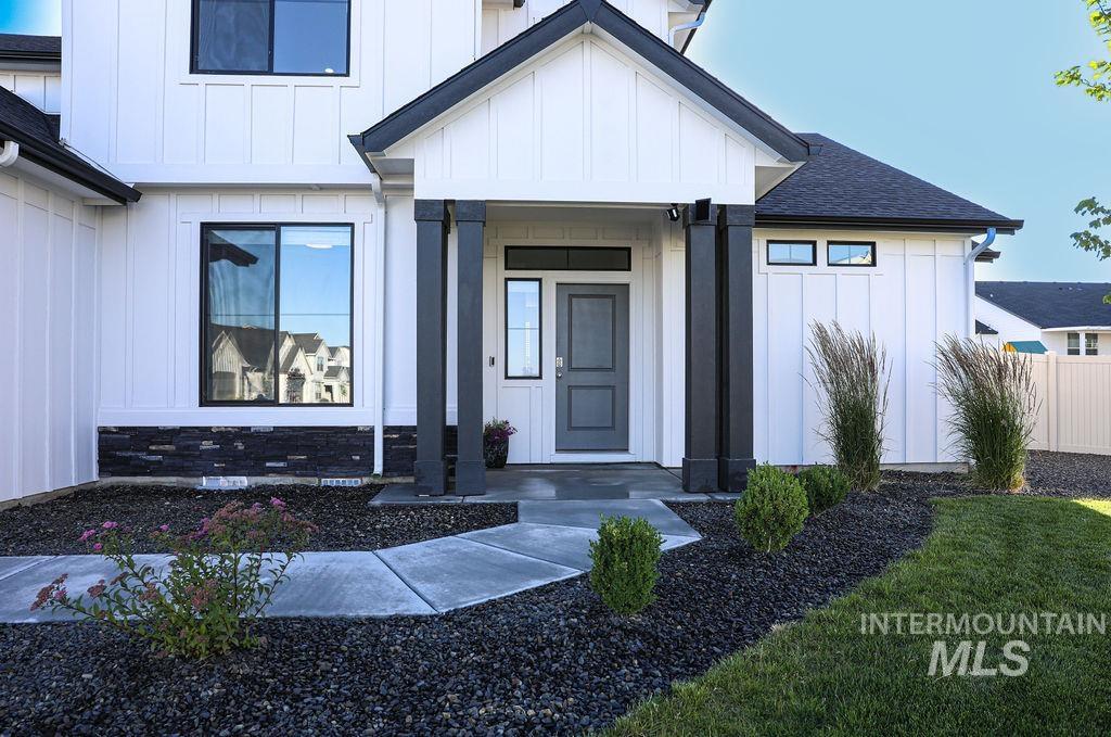 3065 N Mountain Lake Ave, Star, Idaho 83669-6358, 5 Bedrooms, 2.5 Bathrooms, Residential For Sale, Price $629,900,MLS 98990905
