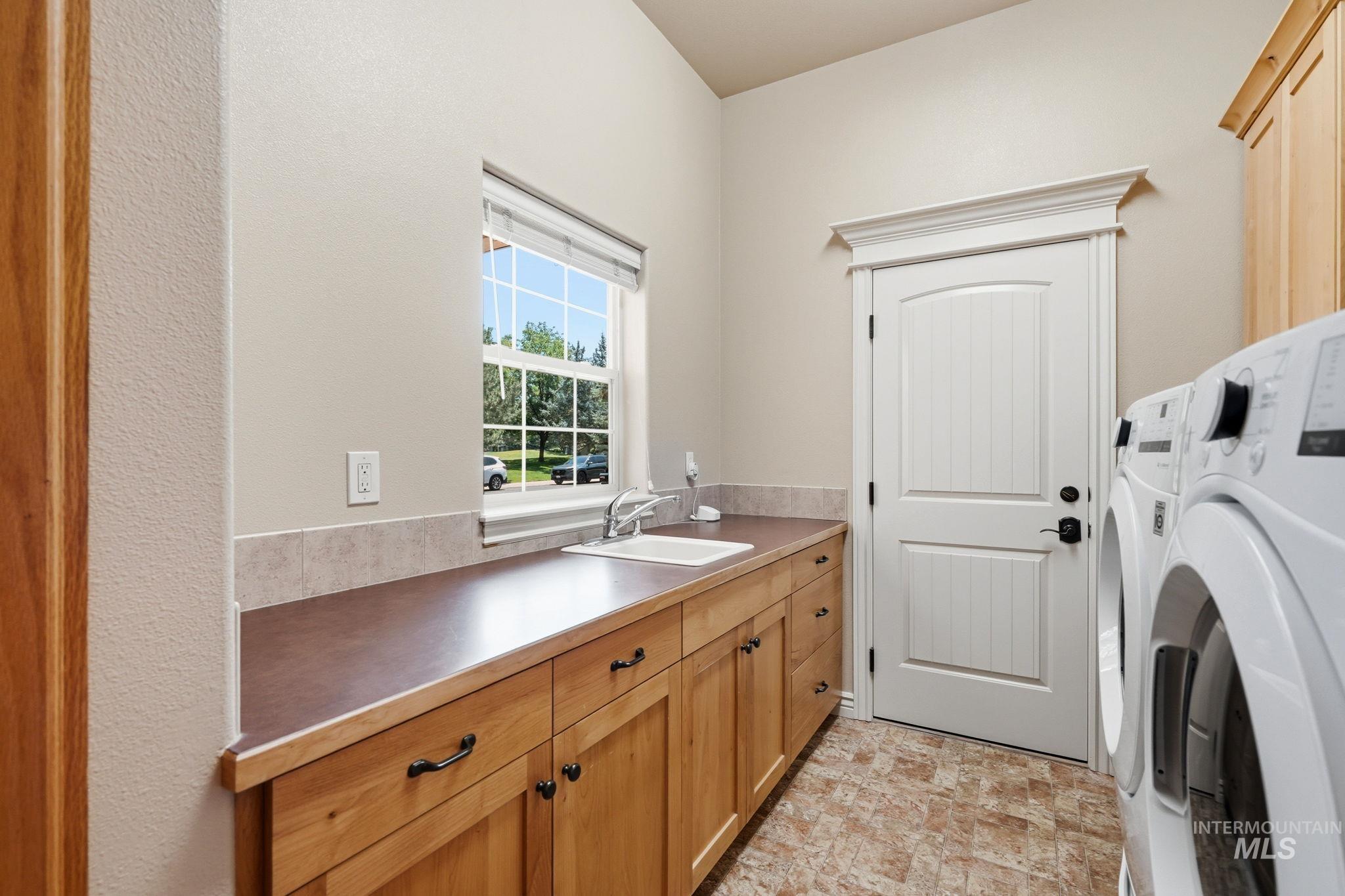 2387 S Chipper Way, Eagle, Idaho 83616, 4 Bedrooms, 2.5 Bathrooms, Residential For Sale, Price $1,050,000, 98990907