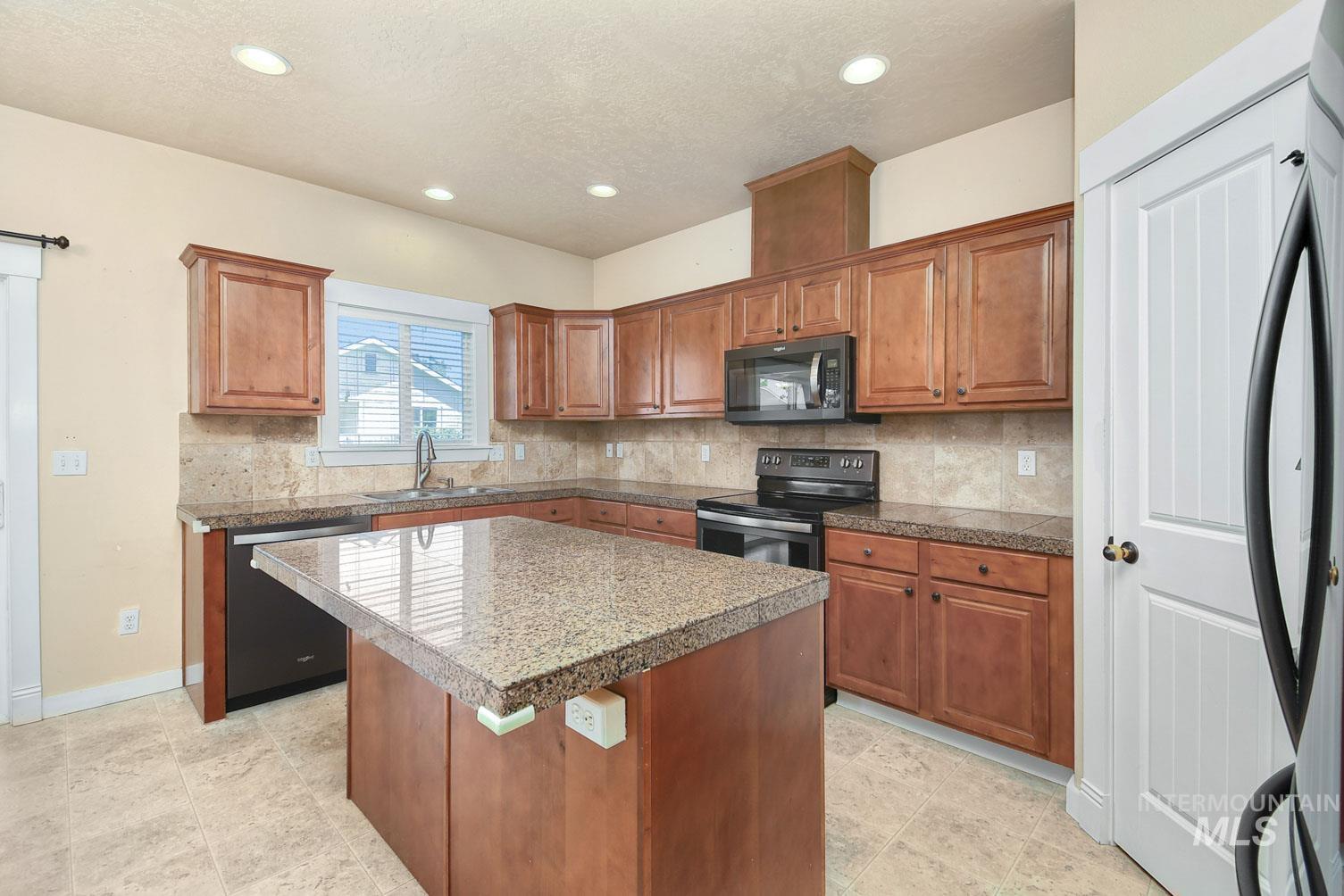 2523 Summercrest, Caldwell, Idaho 83605, 5 Bedrooms, 2.5 Bathrooms, Residential For Sale, Price $400,000, 98990908