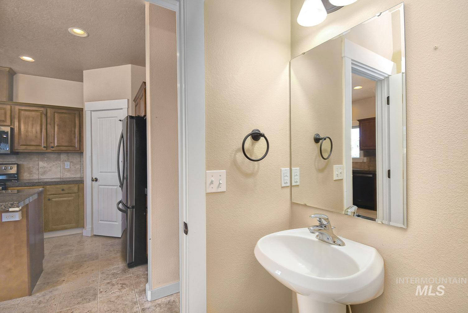 2523 Summercrest, Caldwell, Idaho 83605, 5 Bedrooms, 2.5 Bathrooms, Residential For Sale, Price $400,000, 98990908