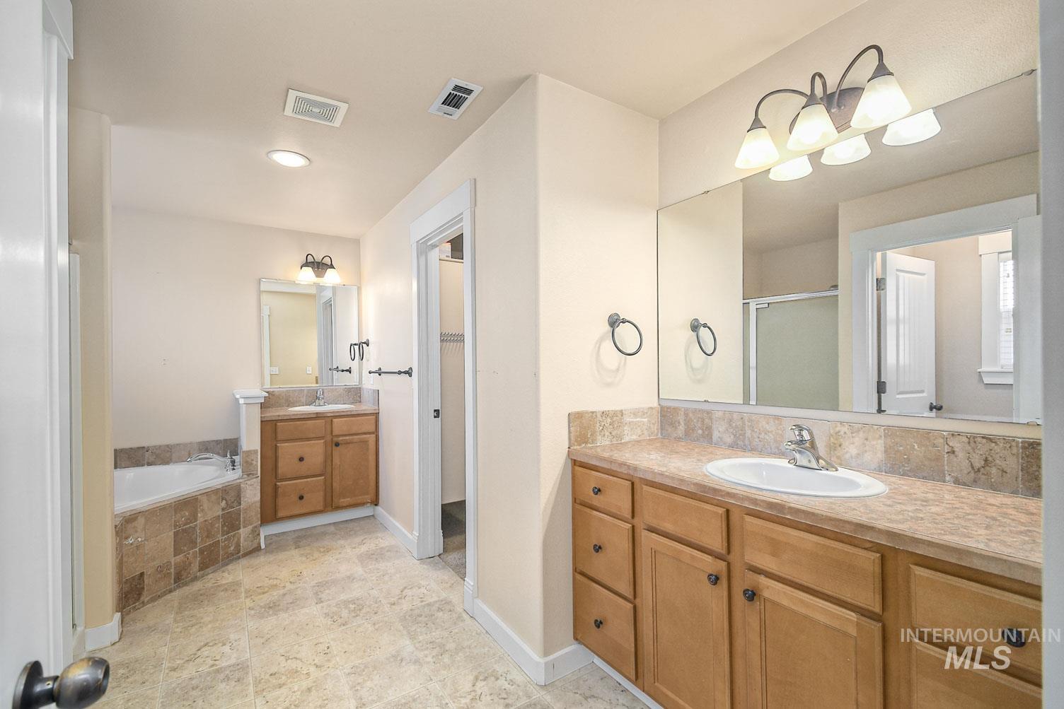 2523 Summercrest, Caldwell, Idaho 83605, 5 Bedrooms, 2.5 Bathrooms, Residential For Sale, Price $400,000, 98990908