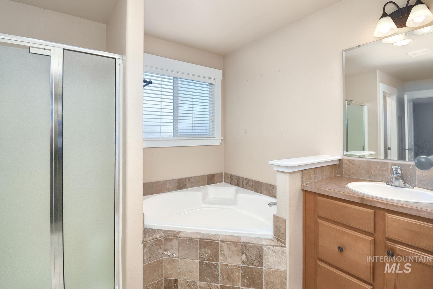 2523 Summercrest, Caldwell, Idaho 83605, 5 Bedrooms, 2.5 Bathrooms, Residential For Sale, Price $400,000, 98990908