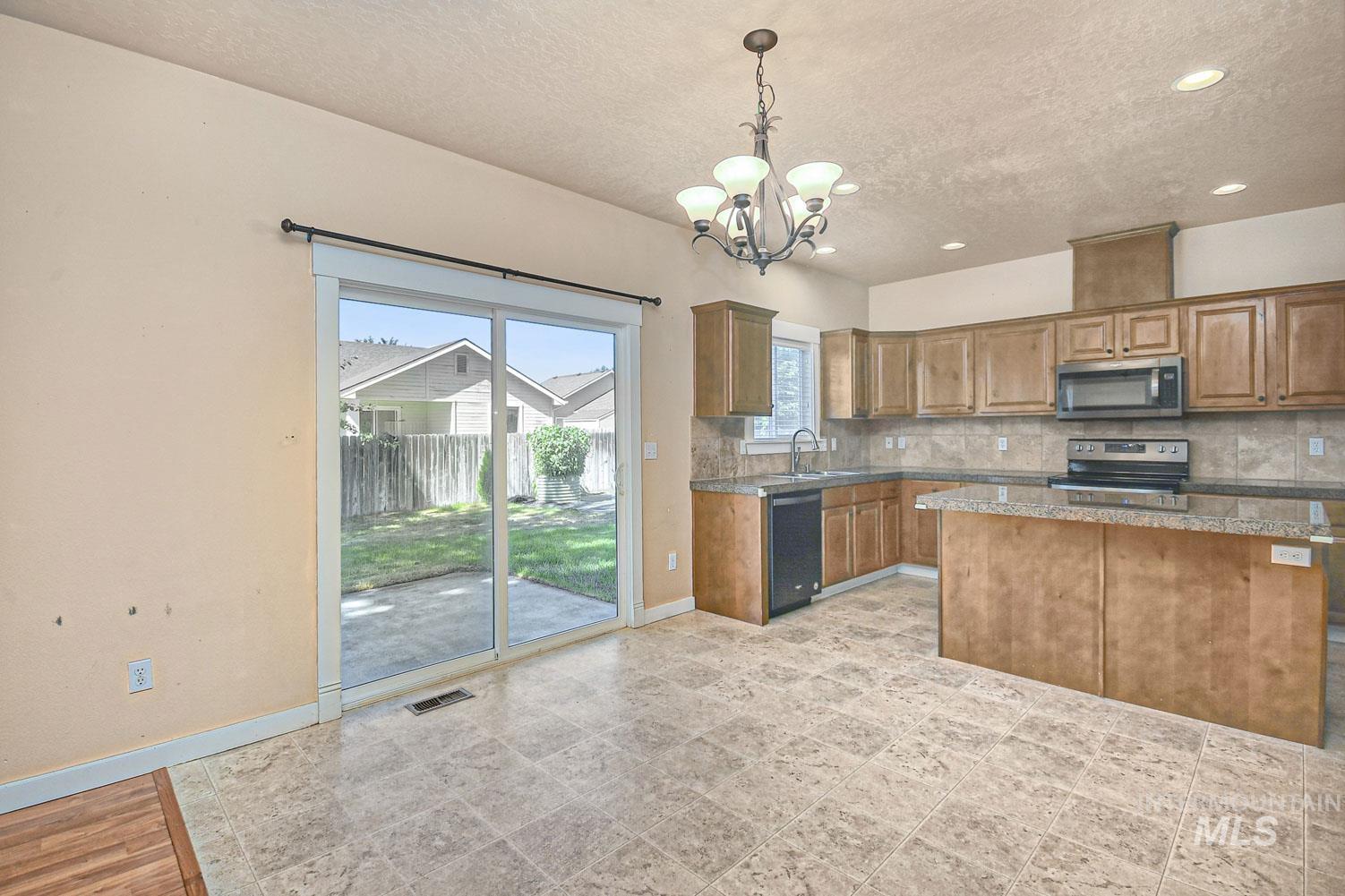2523 Summercrest, Caldwell, Idaho 83605, 5 Bedrooms, 2.5 Bathrooms, Residential For Sale, Price $400,000, 98990908