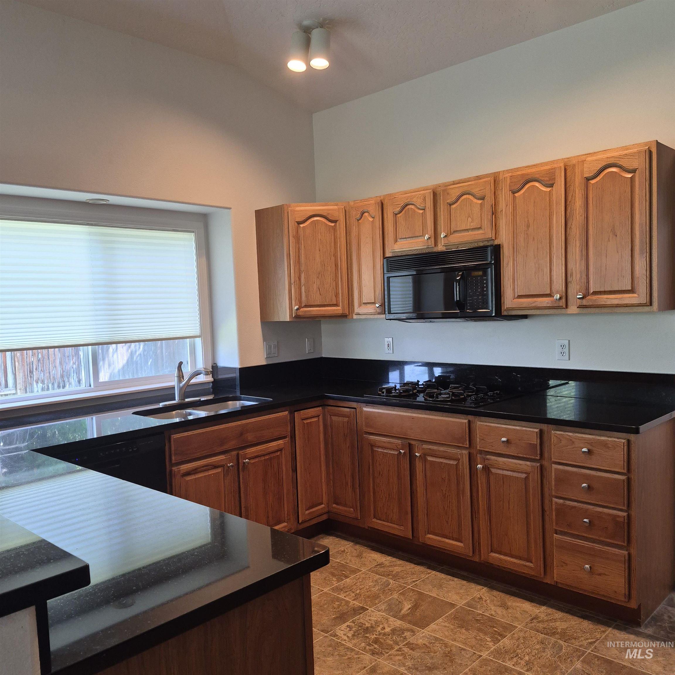 1939 N Sevenoaks Way, Eagle, Idaho 83616, 3 Bedrooms, 2.5 Bathrooms, Residential For Sale, Price $617,000,MLS 98990913