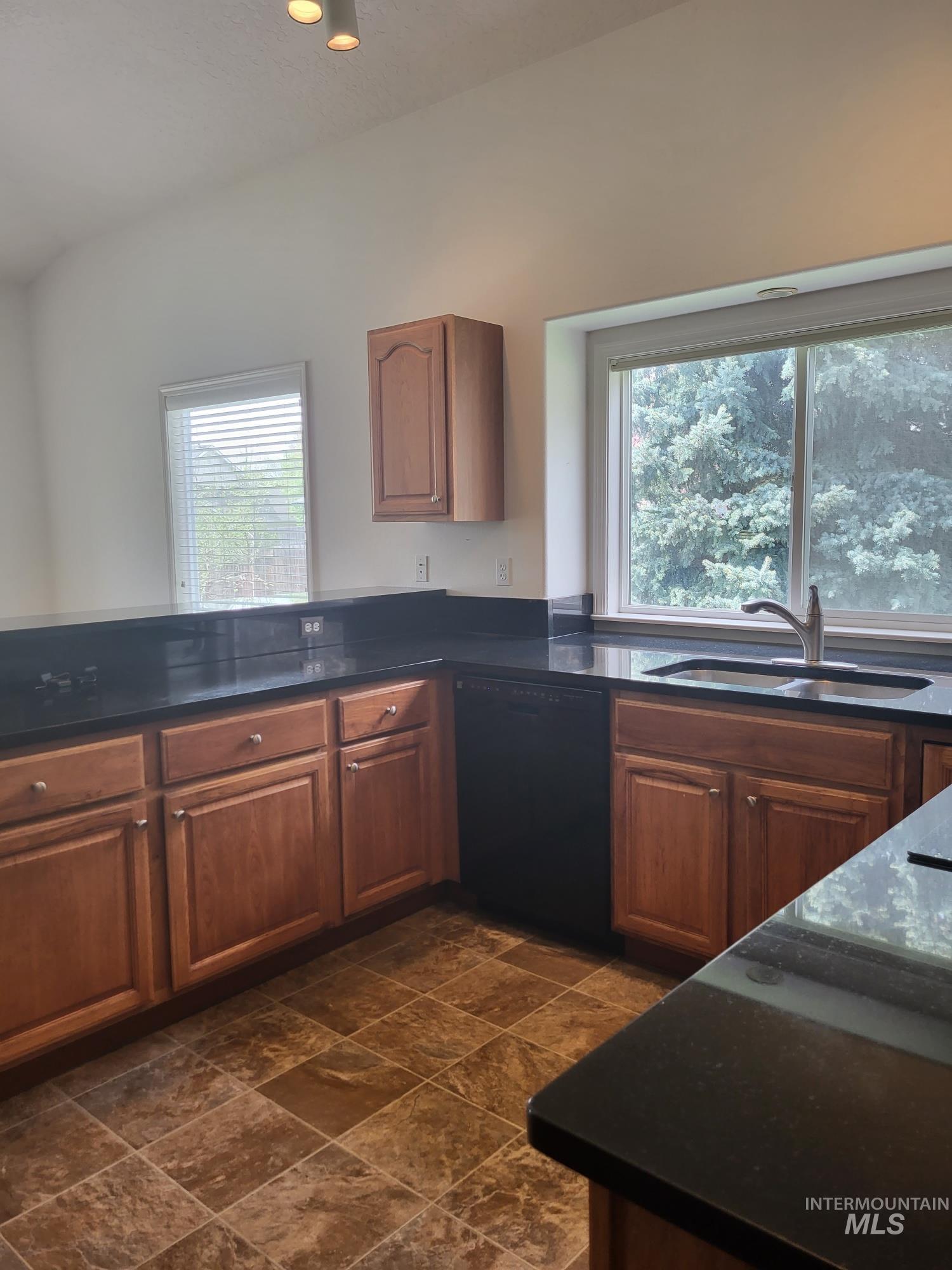 1939 N Sevenoaks Way, Eagle, Idaho 83616, 3 Bedrooms, 2.5 Bathrooms, Residential For Sale, Price $617,000,MLS 98990913