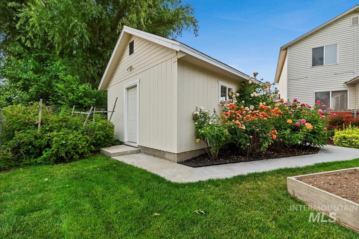 221 N Jefferson St, Nampa, Idaho 83651, 3 Bedrooms, 2 Bathrooms, Residential For Sale, Price $435,000, 98990928
