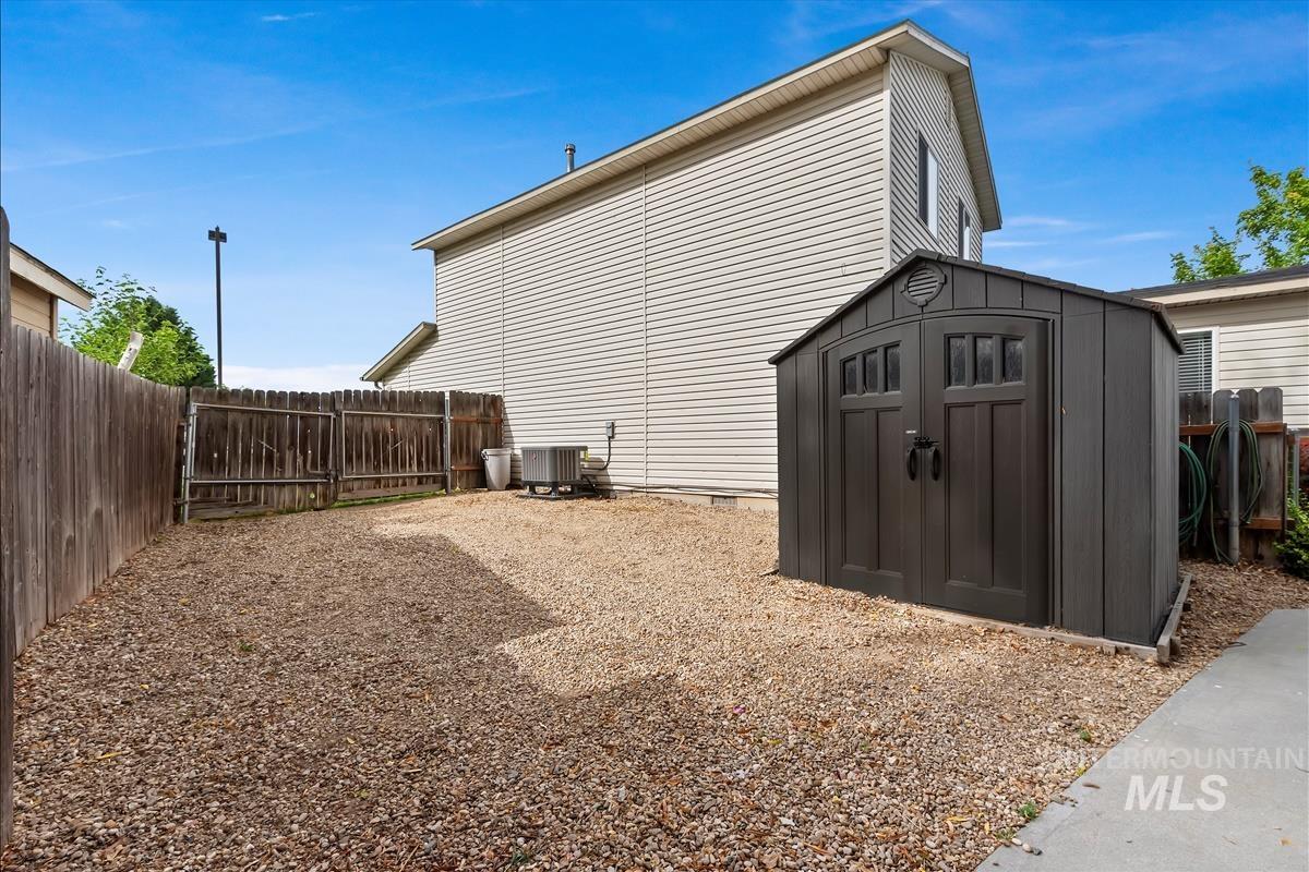 221 N Jefferson St, Nampa, Idaho 83651, 3 Bedrooms, 2 Bathrooms, Residential For Sale, Price $435,000, 98990928