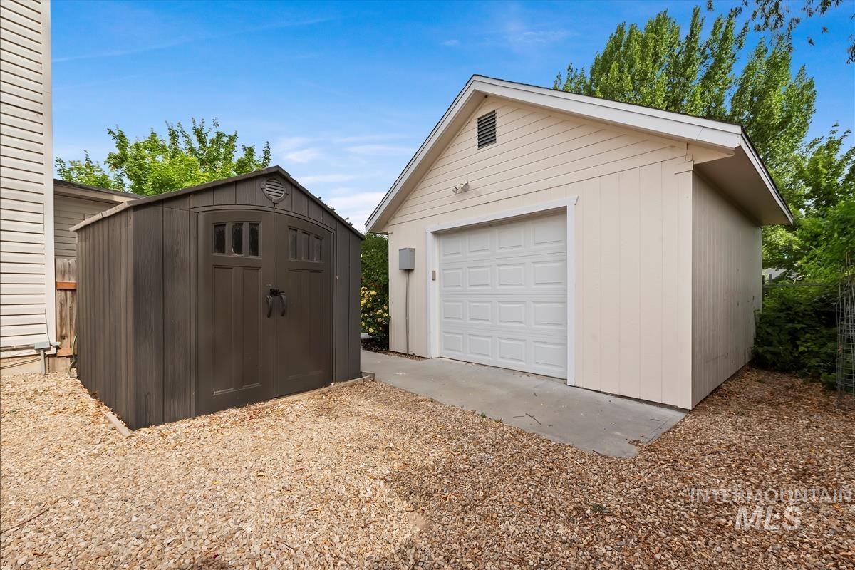 221 N Jefferson St, Nampa, Idaho 83651, 3 Bedrooms, 2 Bathrooms, Residential For Sale, Price $435,000, 98990928