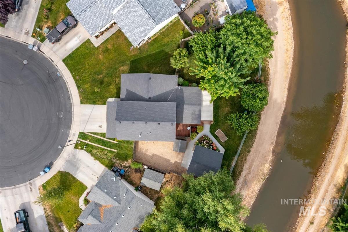 221 N Jefferson St, Nampa, Idaho 83651, 3 Bedrooms, 2 Bathrooms, Residential For Sale, Price $435,000, 98990928