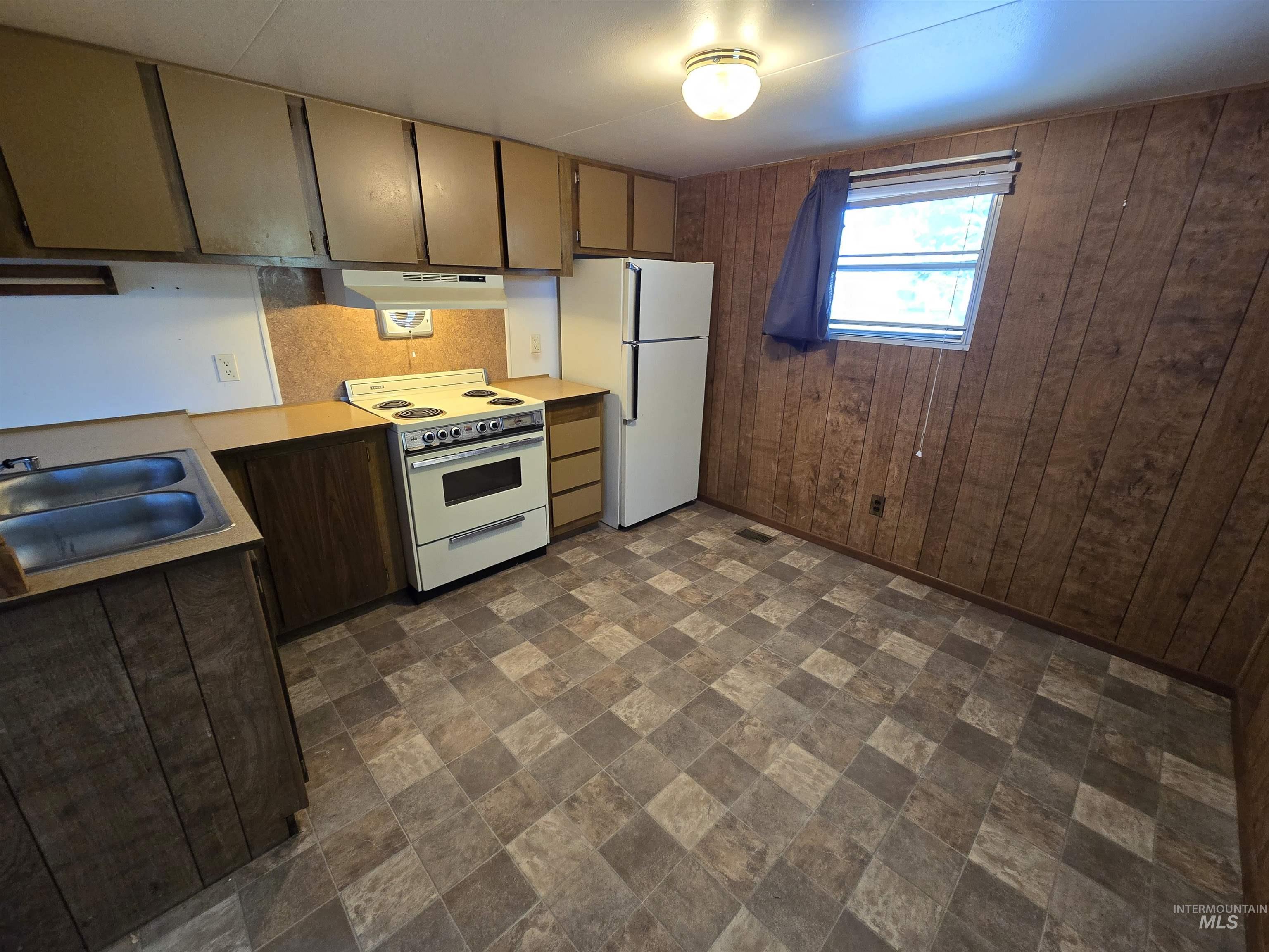 198 South Hills Rd, Twin Falls, Idaho 83301, 2 Bedrooms, 1 Bathroom, Residential For Sale, Price $39,000, 98990929