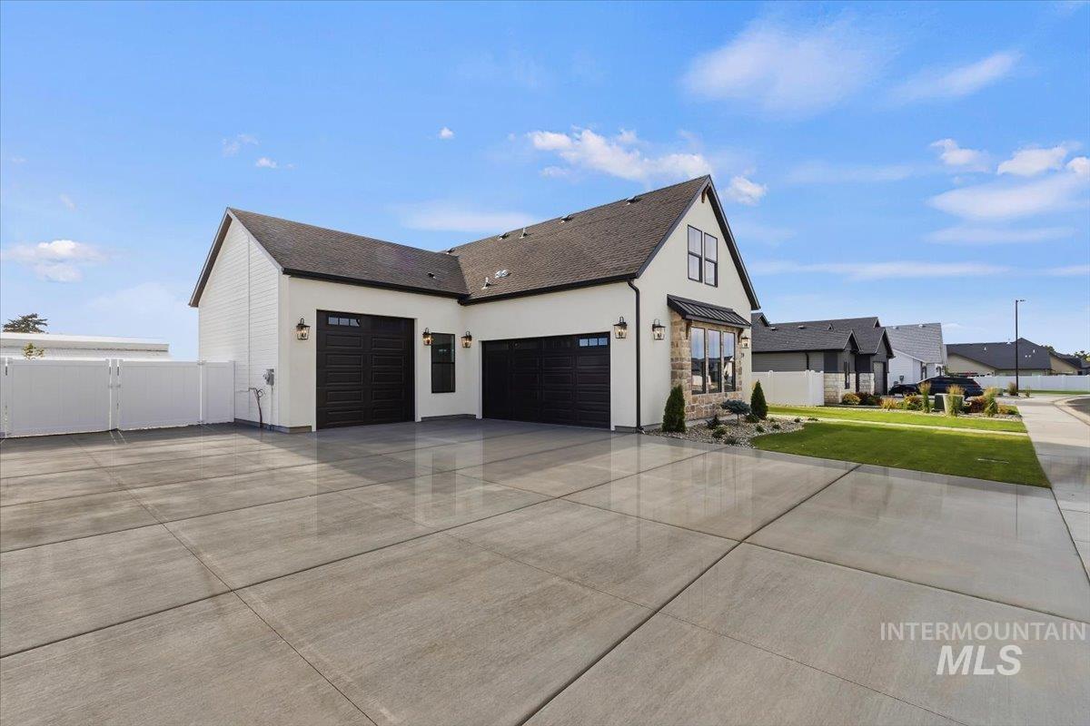 629 Moonbeam Way, Twin Falls, Idaho 83301-8434, 4 Bedrooms, 3.5 Bathrooms, Residential For Sale, Price $699,900, 98990930