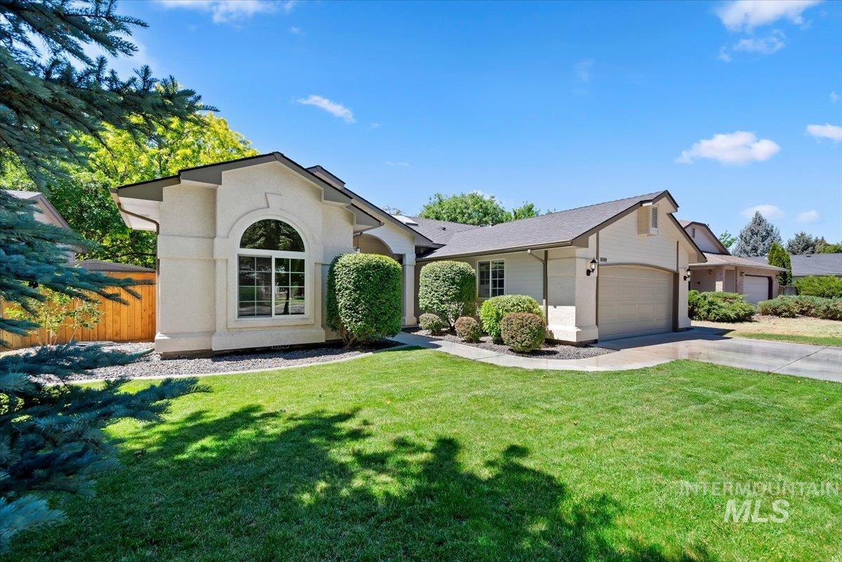 1699 E Laurelwood Dr, Eagle, Idaho 83616-6100, 3 Bedrooms, 2 Bathrooms, Residential For Sale, Price $561,300,MLS 98990932