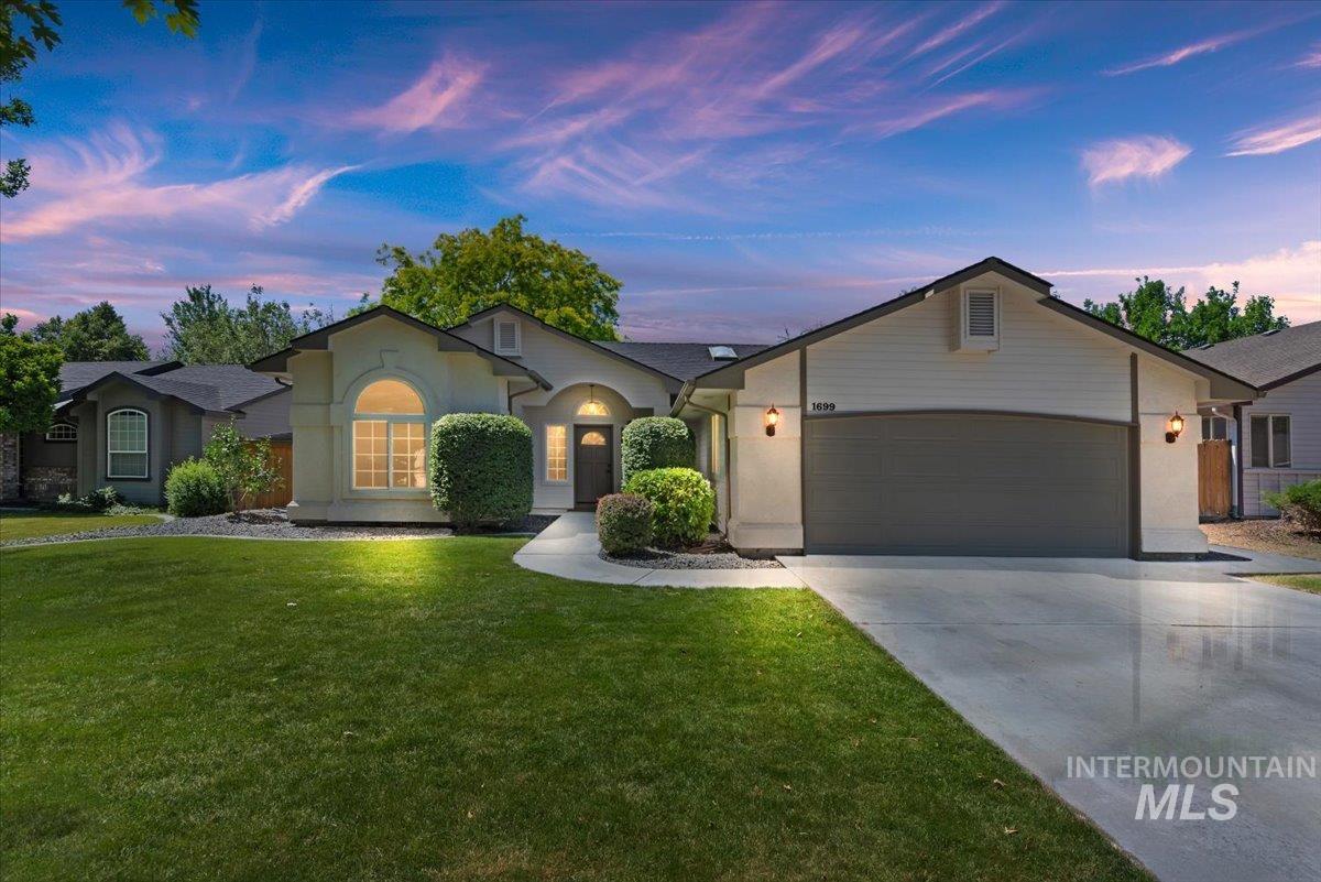1699 E Laurelwood Dr, Eagle, Idaho 83616-6100, 3 Bedrooms, 2 Bathrooms, Residential For Sale, Price $561,300,MLS 98990932