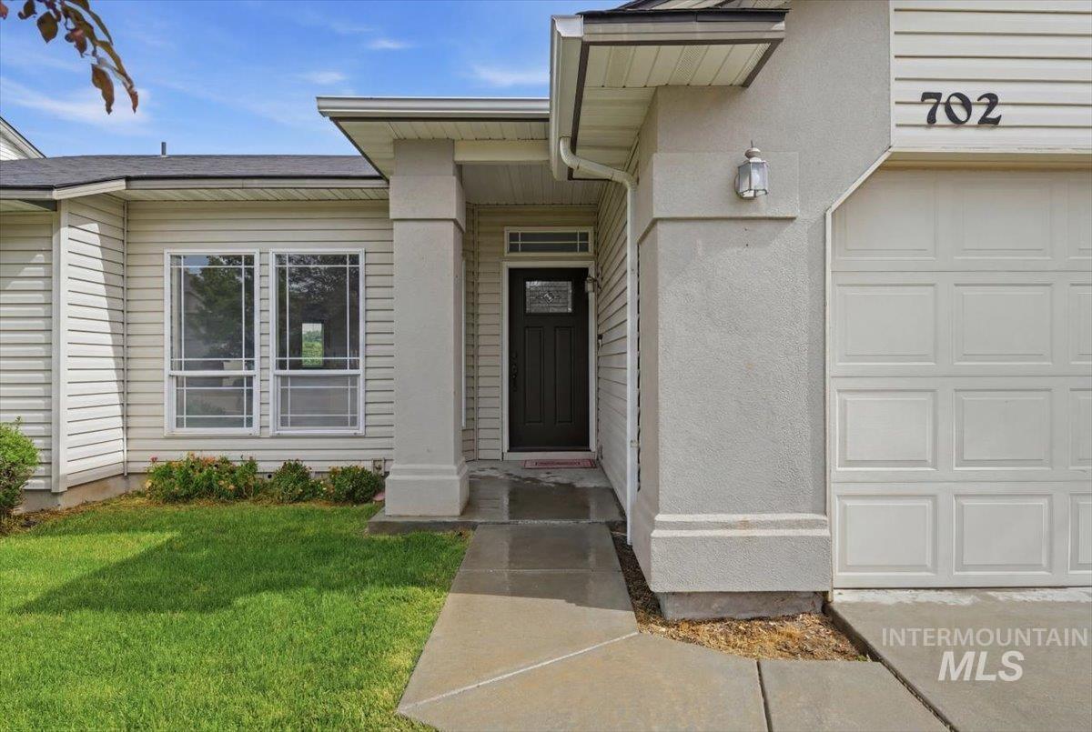 702 W Crimson Loop, Nampa, Idaho 83686, 3 Bedrooms, 2 Bathrooms, Residential For Sale, Price $365,000,MLS 98990938