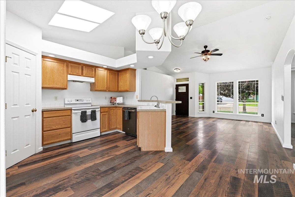 702 W Crimson Loop, Nampa, Idaho 83686, 3 Bedrooms, 2 Bathrooms, Residential For Sale, Price $365,000,MLS 98990938
