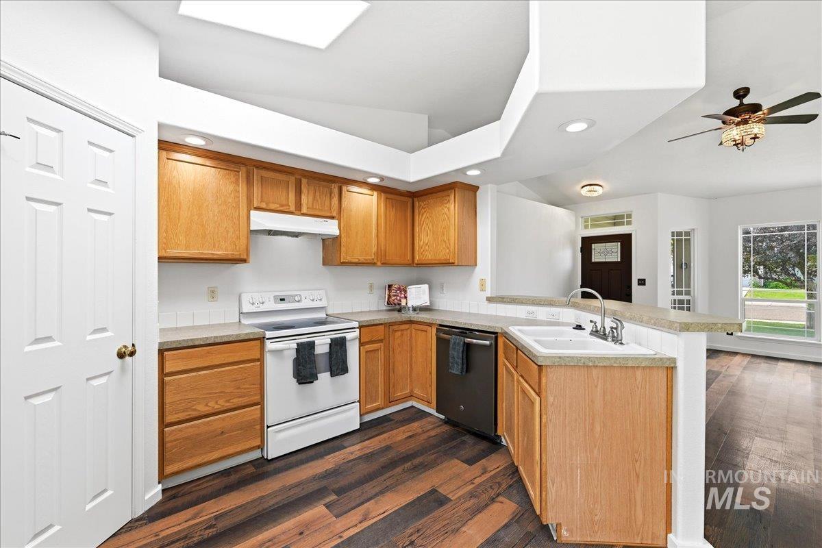 702 W Crimson Loop, Nampa, Idaho 83686, 3 Bedrooms, 2 Bathrooms, Residential For Sale, Price $365,000,MLS 98990938