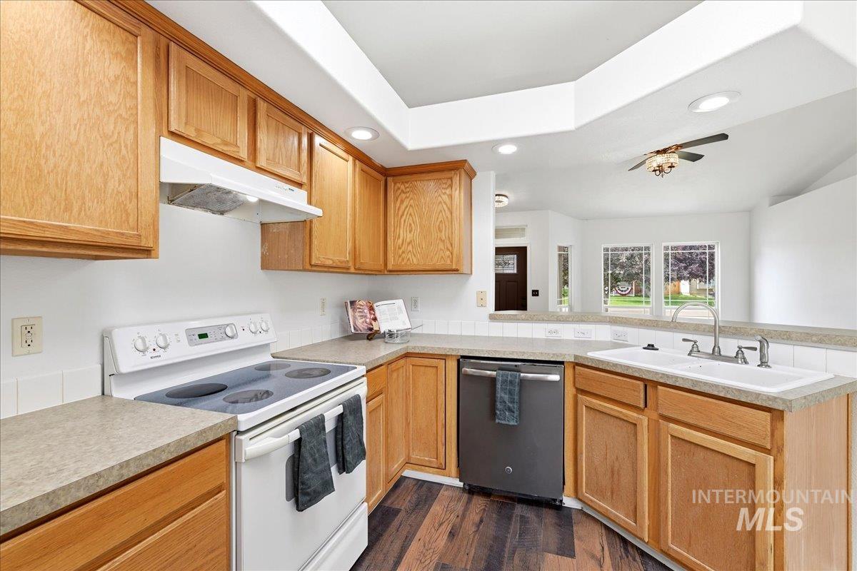 702 W Crimson Loop, Nampa, Idaho 83686, 3 Bedrooms, 2 Bathrooms, Residential For Sale, Price $365,000,MLS 98990938