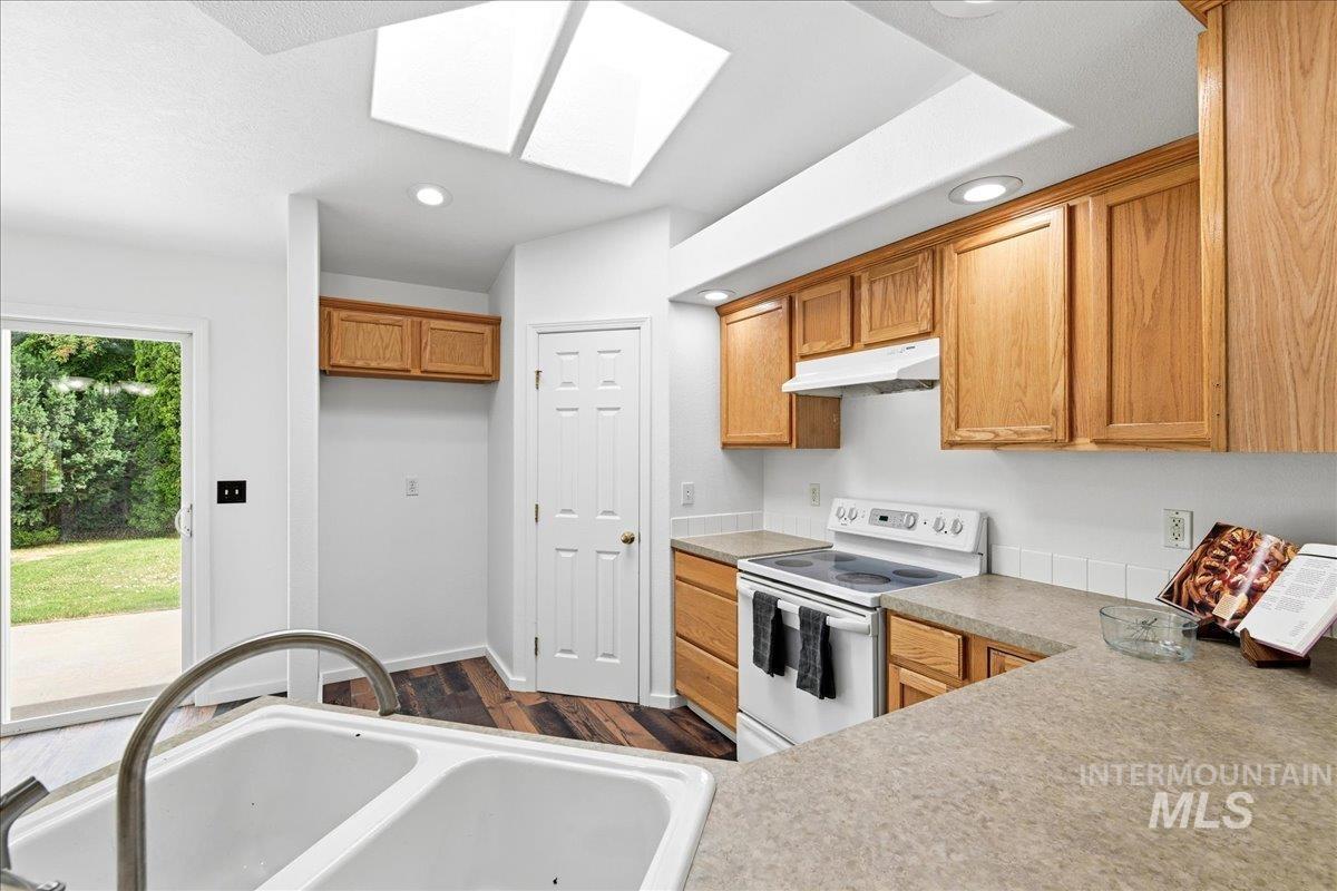 702 W Crimson Loop, Nampa, Idaho 83686, 3 Bedrooms, 2 Bathrooms, Residential For Sale, Price $365,000,MLS 98990938