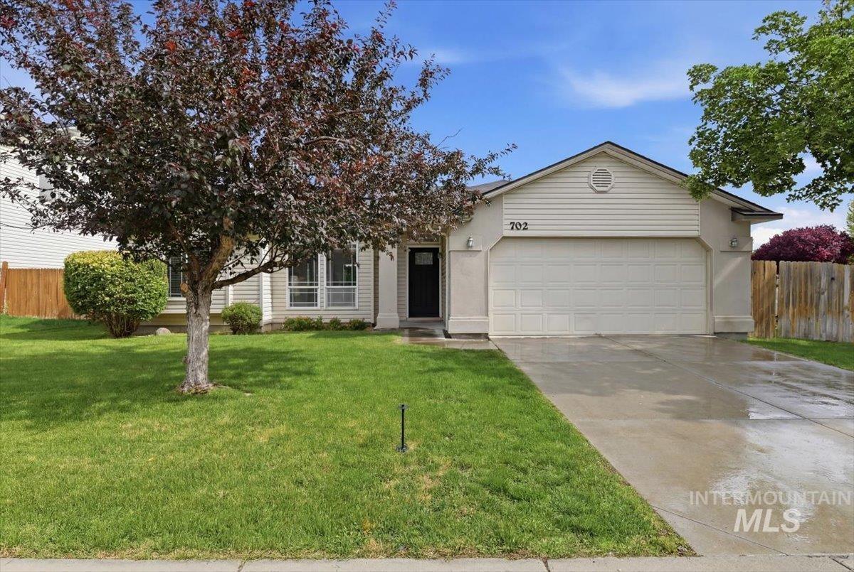 702 W Crimson Loop, Nampa, Idaho 83686, 3 Bedrooms, 2 Bathrooms, Residential For Sale, Price $365,000,MLS 98990938