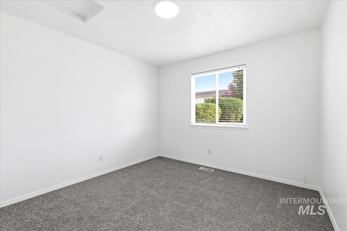 702 W Crimson Loop, Nampa, Idaho 83686, 3 Bedrooms, 2 Bathrooms, Residential For Sale, Price $365,000,MLS 98990938