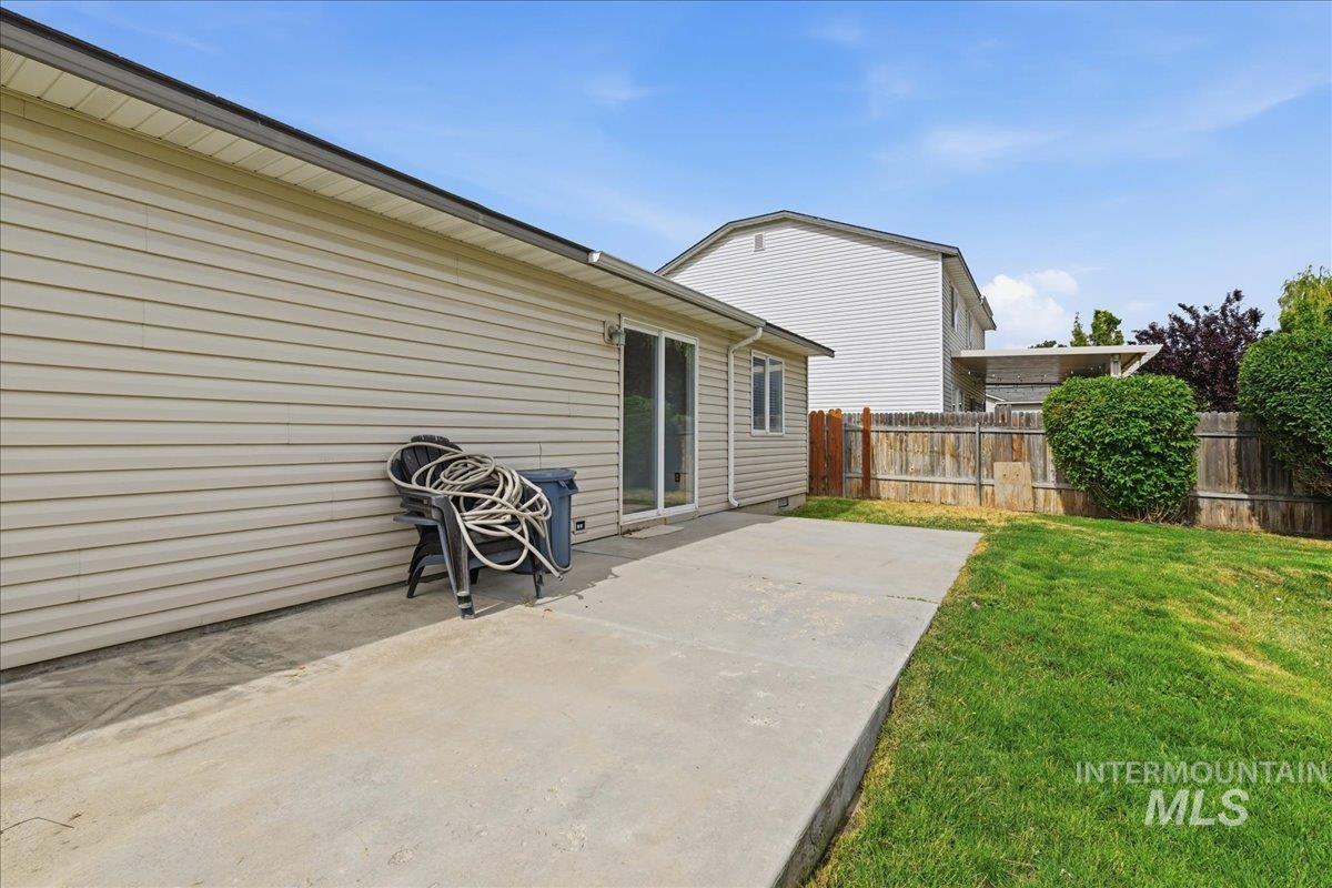 702 W Crimson Loop, Nampa, Idaho 83686, 3 Bedrooms, 2 Bathrooms, Residential For Sale, Price $365,000,MLS 98990938