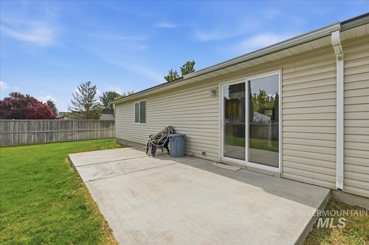 702 W Crimson Loop, Nampa, Idaho 83686, 3 Bedrooms, 2 Bathrooms, Residential For Sale, Price $365,000,MLS 98990938
