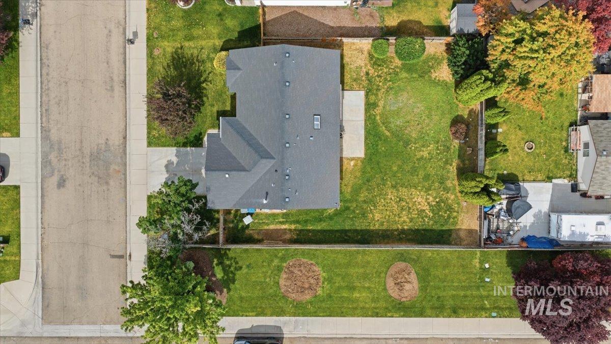 702 W Crimson Loop, Nampa, Idaho 83686, 3 Bedrooms, 2 Bathrooms, Residential For Sale, Price $365,000,MLS 98990938