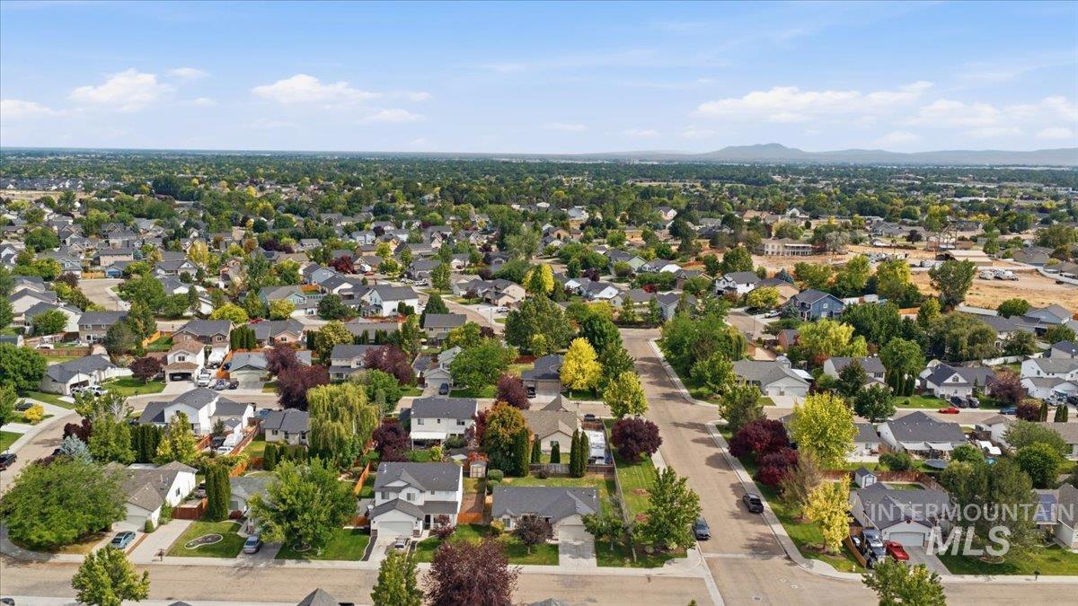 702 W Crimson Loop, Nampa, Idaho 83686, 3 Bedrooms, 2 Bathrooms, Residential For Sale, Price $365,000,MLS 98990938