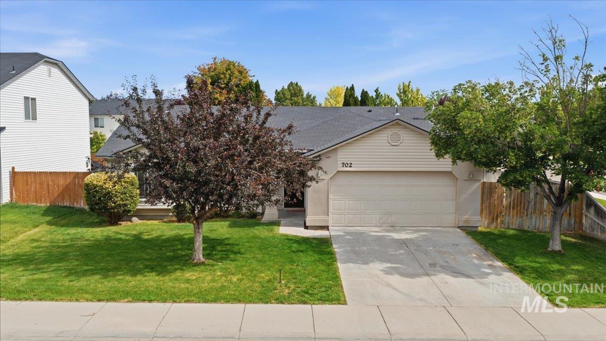 702 W Crimson Loop, Nampa, Idaho 83686, 3 Bedrooms, 2 Bathrooms, Residential For Sale, Price $365,000,MLS 98990938