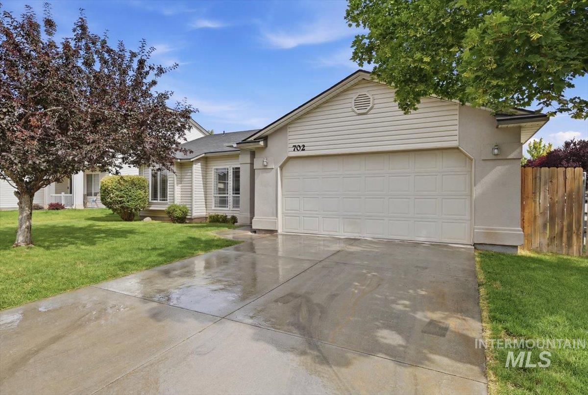 702 W Crimson Loop, Nampa, Idaho 83686, 3 Bedrooms, 2 Bathrooms, Residential For Sale, Price $365,000,MLS 98990938
