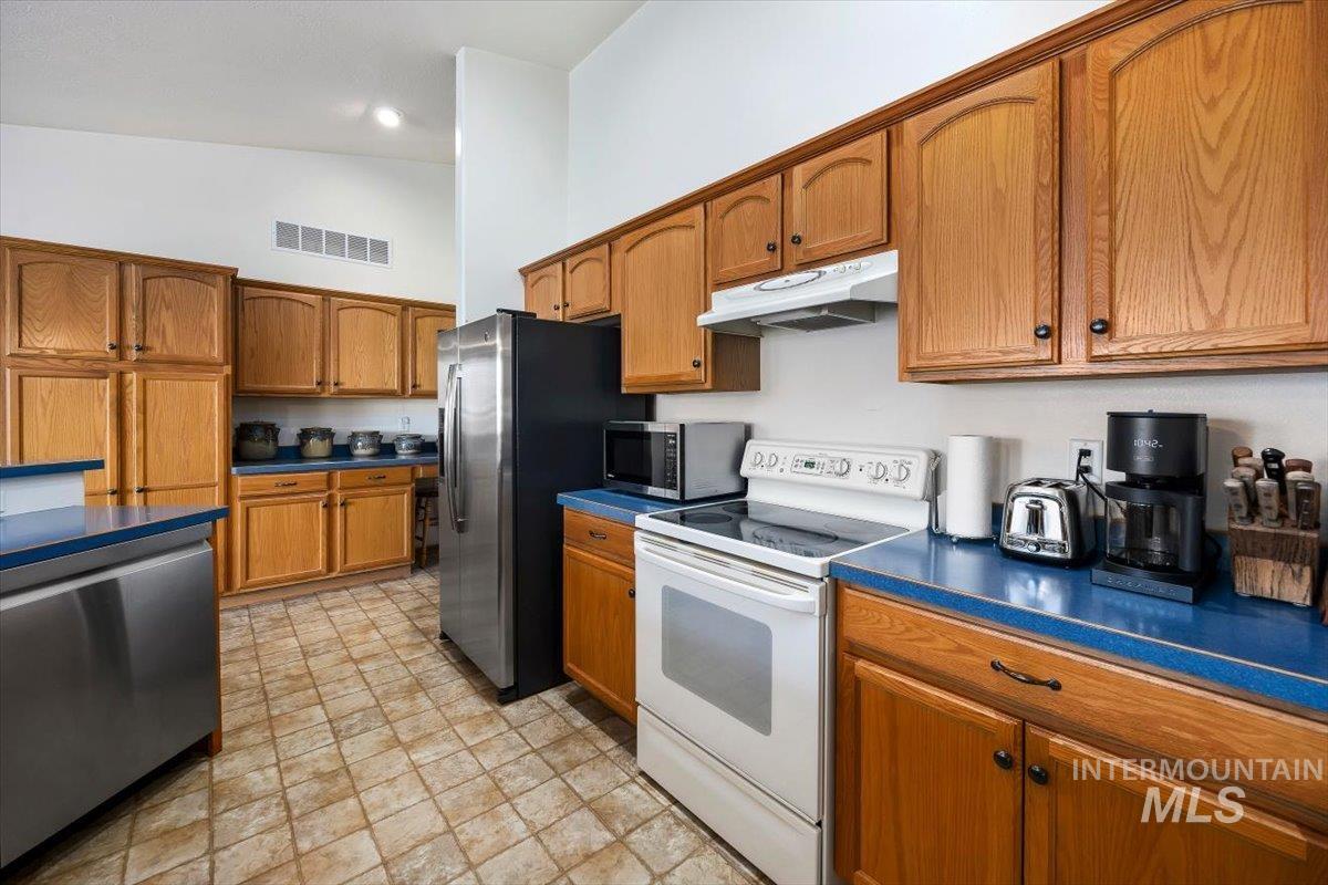 3237 Highlawn Drive, Twin Falls, Idaho 83301, 4 Bedrooms, 3 Bathrooms, Residential For Sale, Price $625,000, 98990941