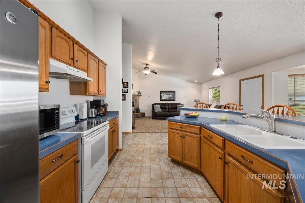 3237 Highlawn Drive, Twin Falls, Idaho 83301, 4 Bedrooms, 3 Bathrooms, Residential For Sale, Price $625,000, 98990941