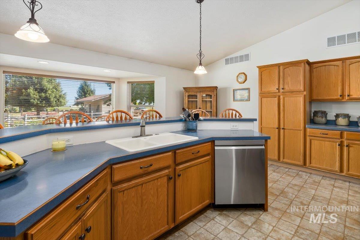3237 Highlawn Drive, Twin Falls, Idaho 83301, 4 Bedrooms, 3 Bathrooms, Residential For Sale, Price $625,000, 98990941