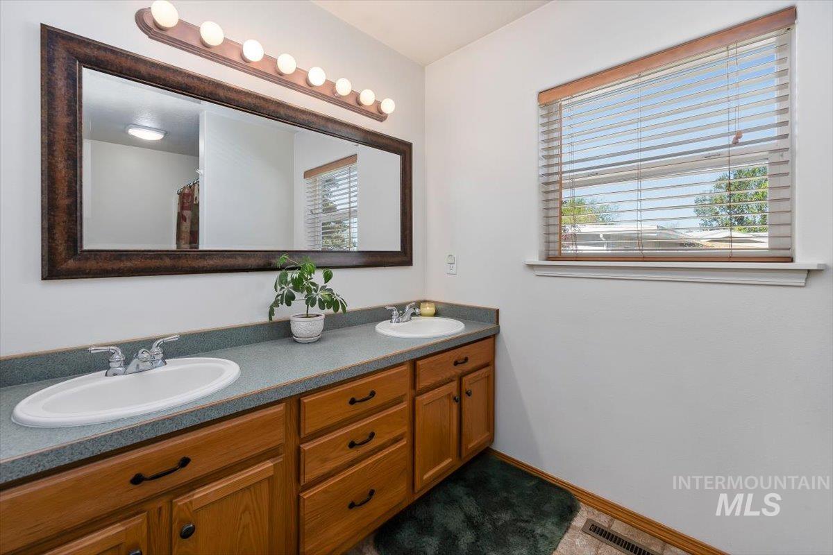 3237 Highlawn Drive, Twin Falls, Idaho 83301, 4 Bedrooms, 3 Bathrooms, Residential For Sale, Price $625,000, 98990941