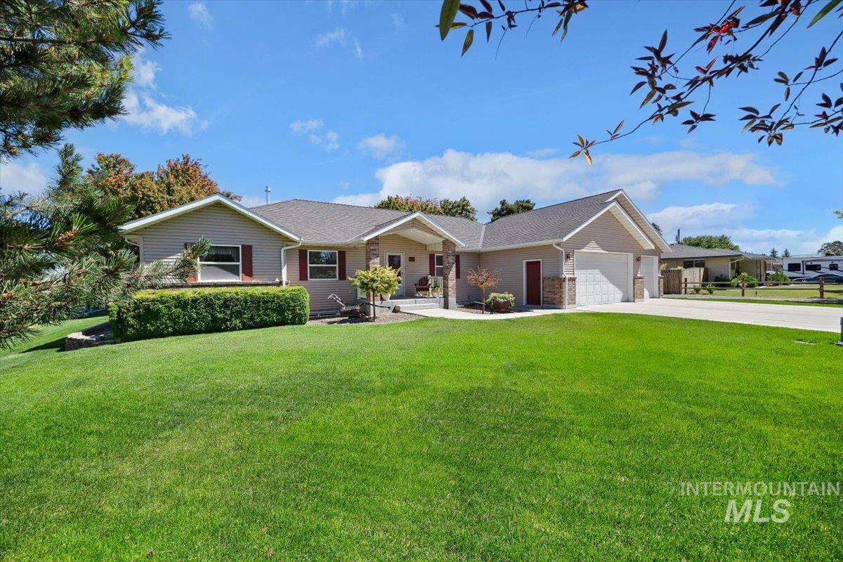 3237 Highlawn Drive, Twin Falls, Idaho 83301, 4 Bedrooms, 3 Bathrooms, Residential For Sale, Price $625,000, 98990941