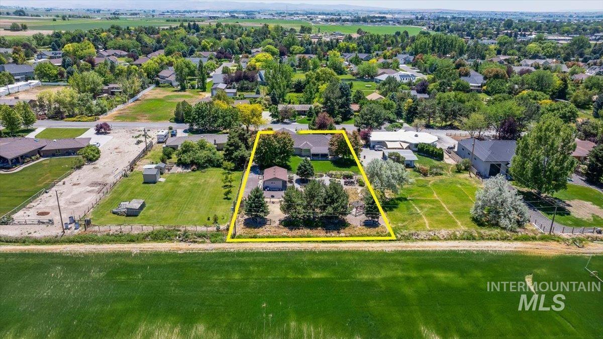 3237 Highlawn Drive, Twin Falls, Idaho 83301, 4 Bedrooms, 3 Bathrooms, Residential For Sale, Price $625,000, 98990941