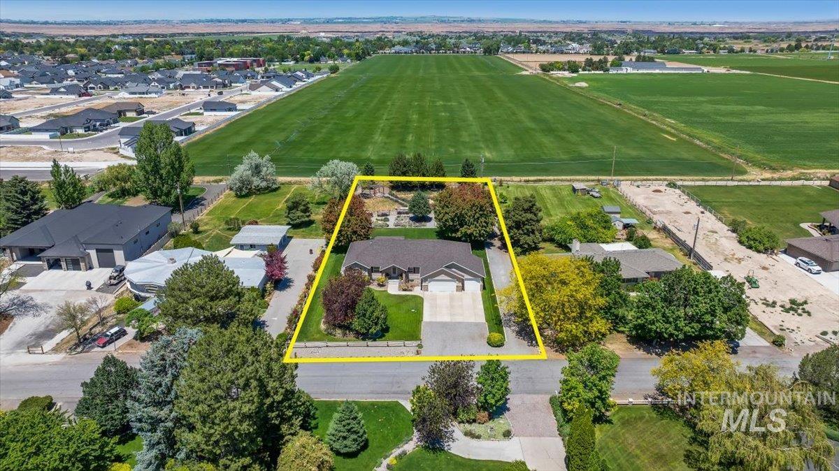 3237 Highlawn Drive, Twin Falls, Idaho 83301, 4 Bedrooms, 3 Bathrooms, Residential For Sale, Price $625,000, 98990941