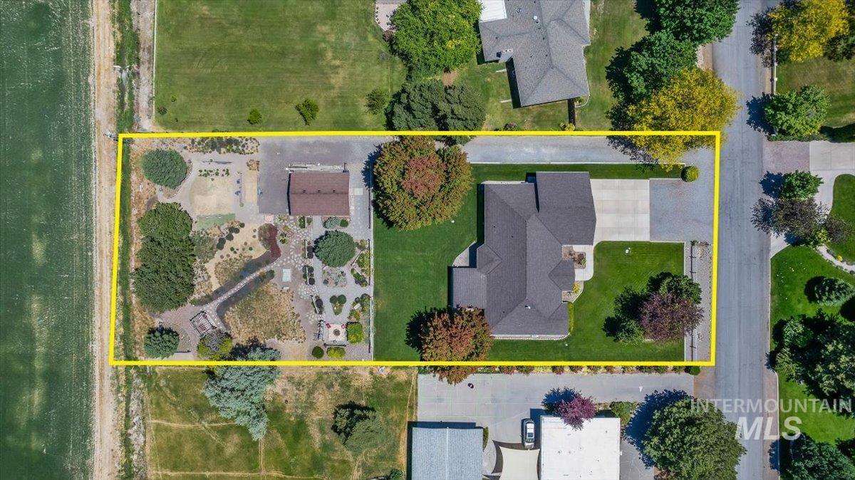 3237 Highlawn Drive, Twin Falls, Idaho 83301, 4 Bedrooms, 3 Bathrooms, Residential For Sale, Price $625,000, 98990941
