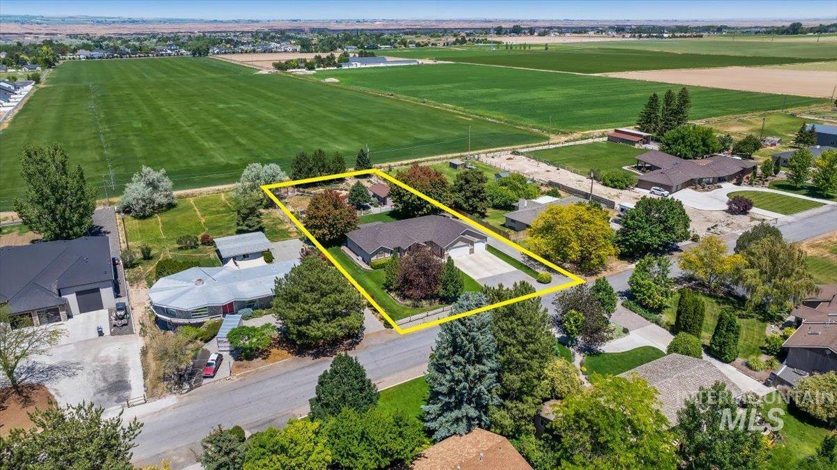 3237 Highlawn Drive, Twin Falls, Idaho 83301, 4 Bedrooms, 3 Bathrooms, Residential For Sale, Price $625,000, 98990941