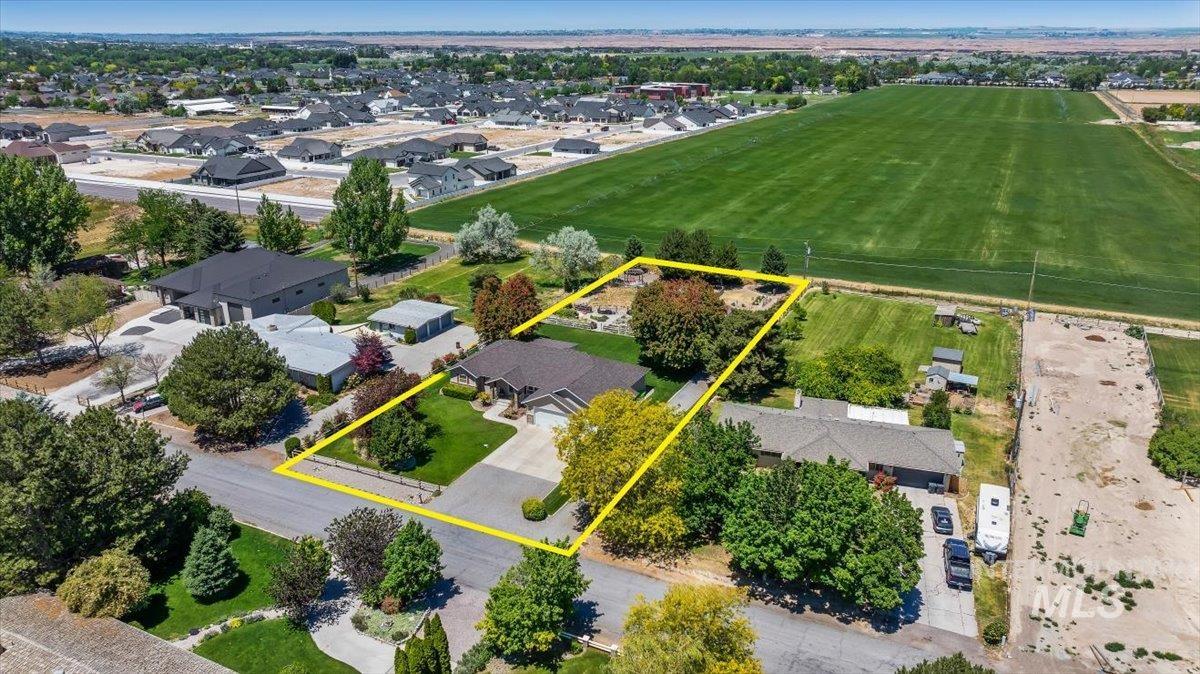 3237 Highlawn Drive, Twin Falls, Idaho 83301, 4 Bedrooms, 3 Bathrooms, Residential For Sale, Price $625,000, 98990941