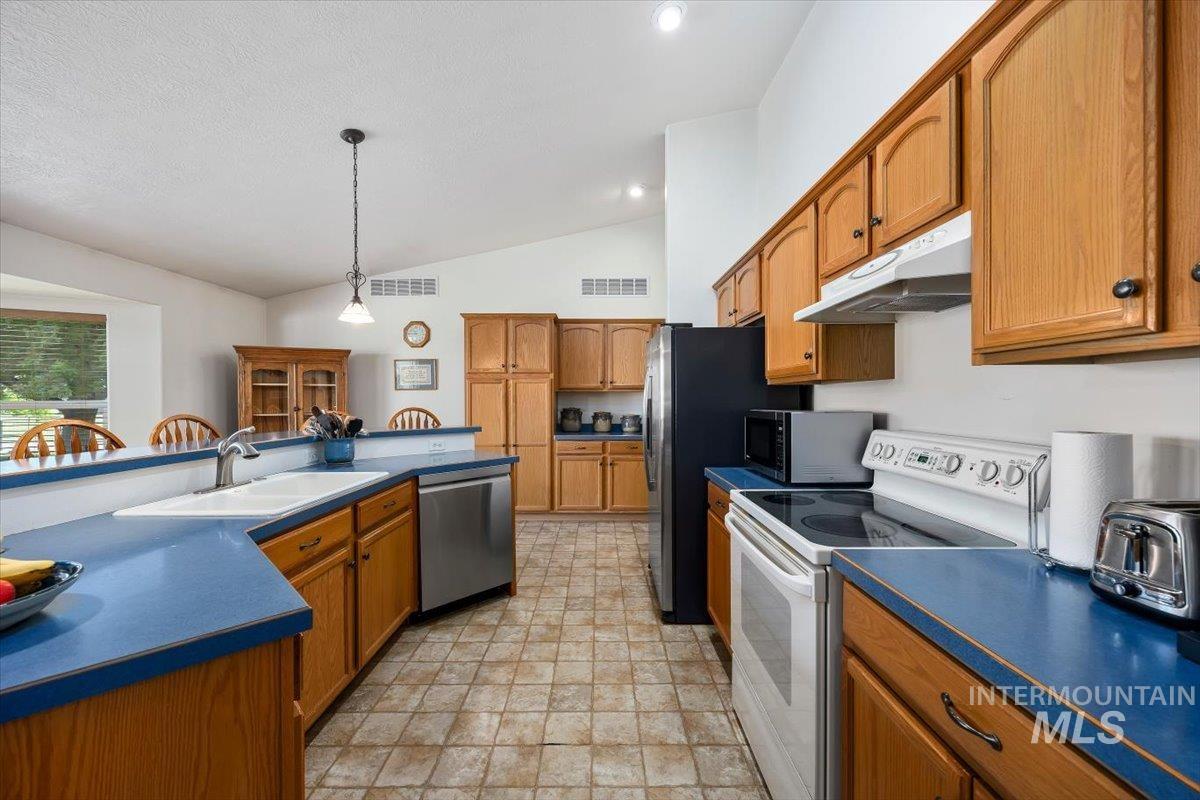 3237 Highlawn Drive, Twin Falls, Idaho 83301, 4 Bedrooms, 3 Bathrooms, Residential For Sale, Price $625,000, 98990941