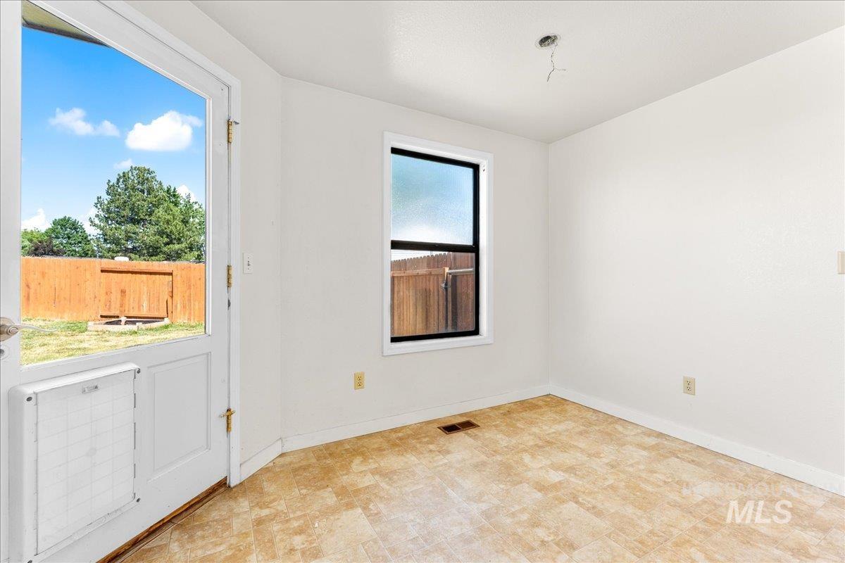 2829 N Citrus Pl, Boise, Idaho 83713, 3 Bedrooms, 2 Bathrooms, Residential For Sale, Price $375,000, 98990942
