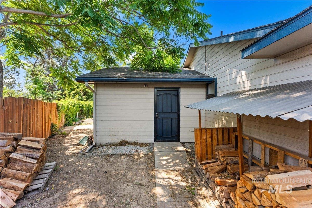 2829 N Citrus Pl, Boise, Idaho 83713, 3 Bedrooms, 2 Bathrooms, Residential For Sale, Price $375,000, 98990942