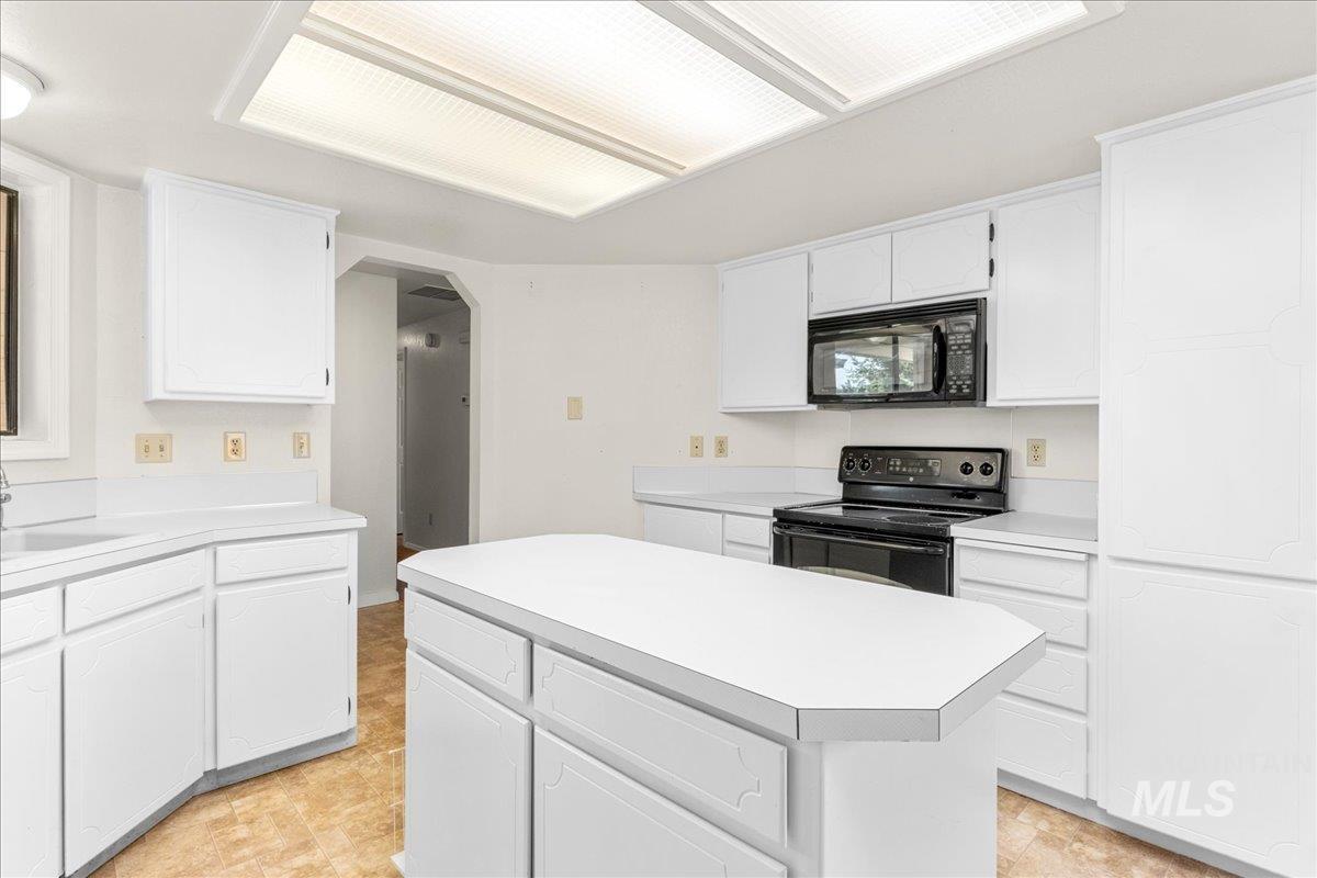 2829 N Citrus Pl, Boise, Idaho 83713, 3 Bedrooms, 2 Bathrooms, Residential For Sale, Price $375,000, 98990942