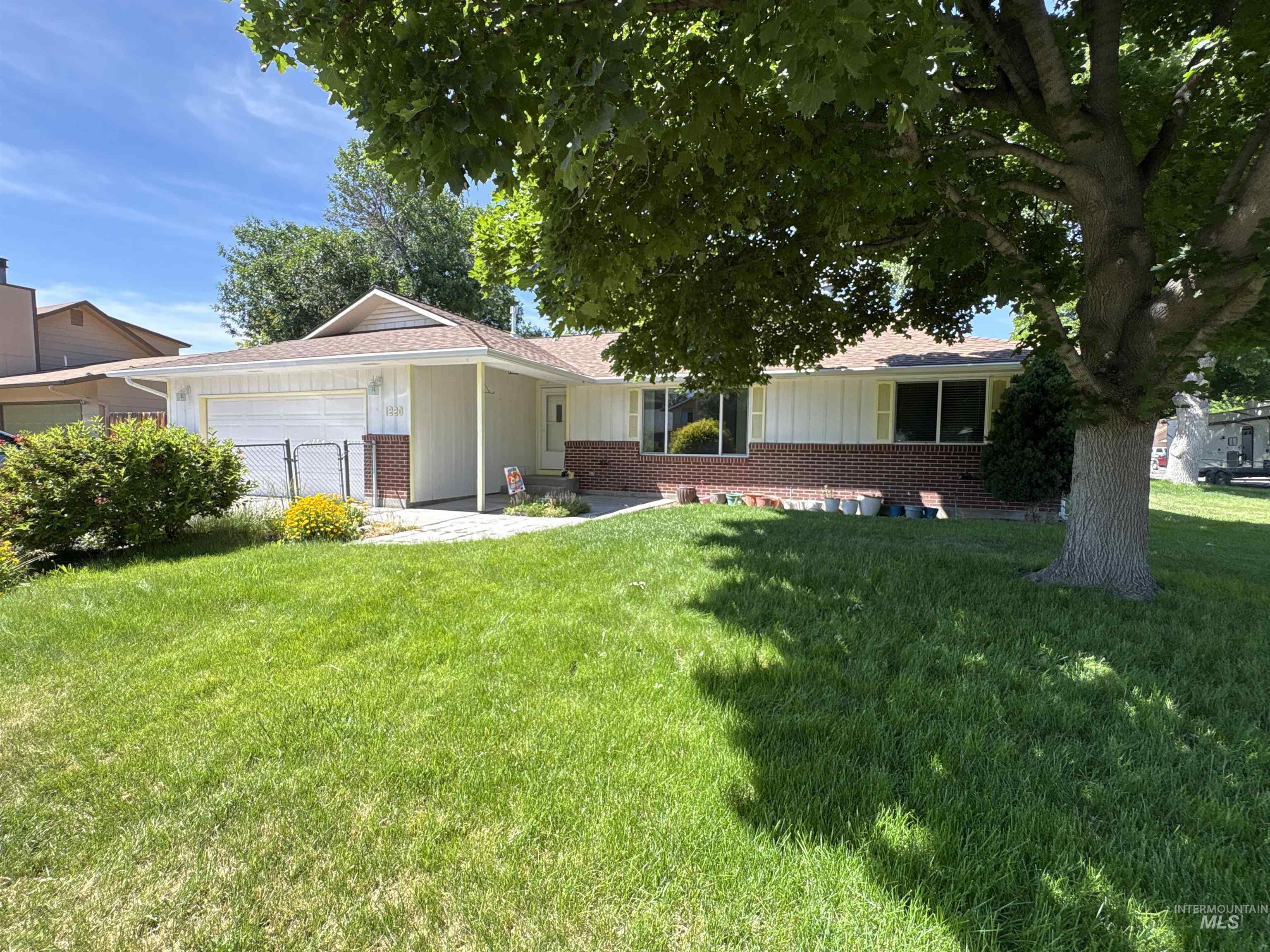 1220 E 9th N, Mountain Home, Idaho 83647-2319, 3 Bedrooms, 2 Bathrooms, Residential For Sale, Price $309,000, 98990946