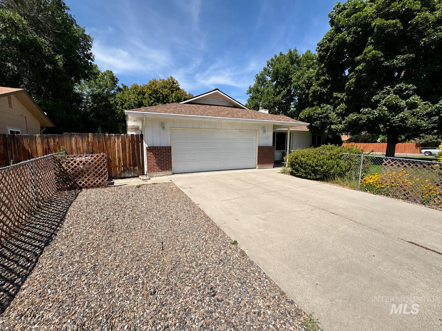 1220 E 9th N, Mountain Home, Idaho 83647-2319, 3 Bedrooms, 2 Bathrooms, Residential For Sale, Price $309,000, 98990946
