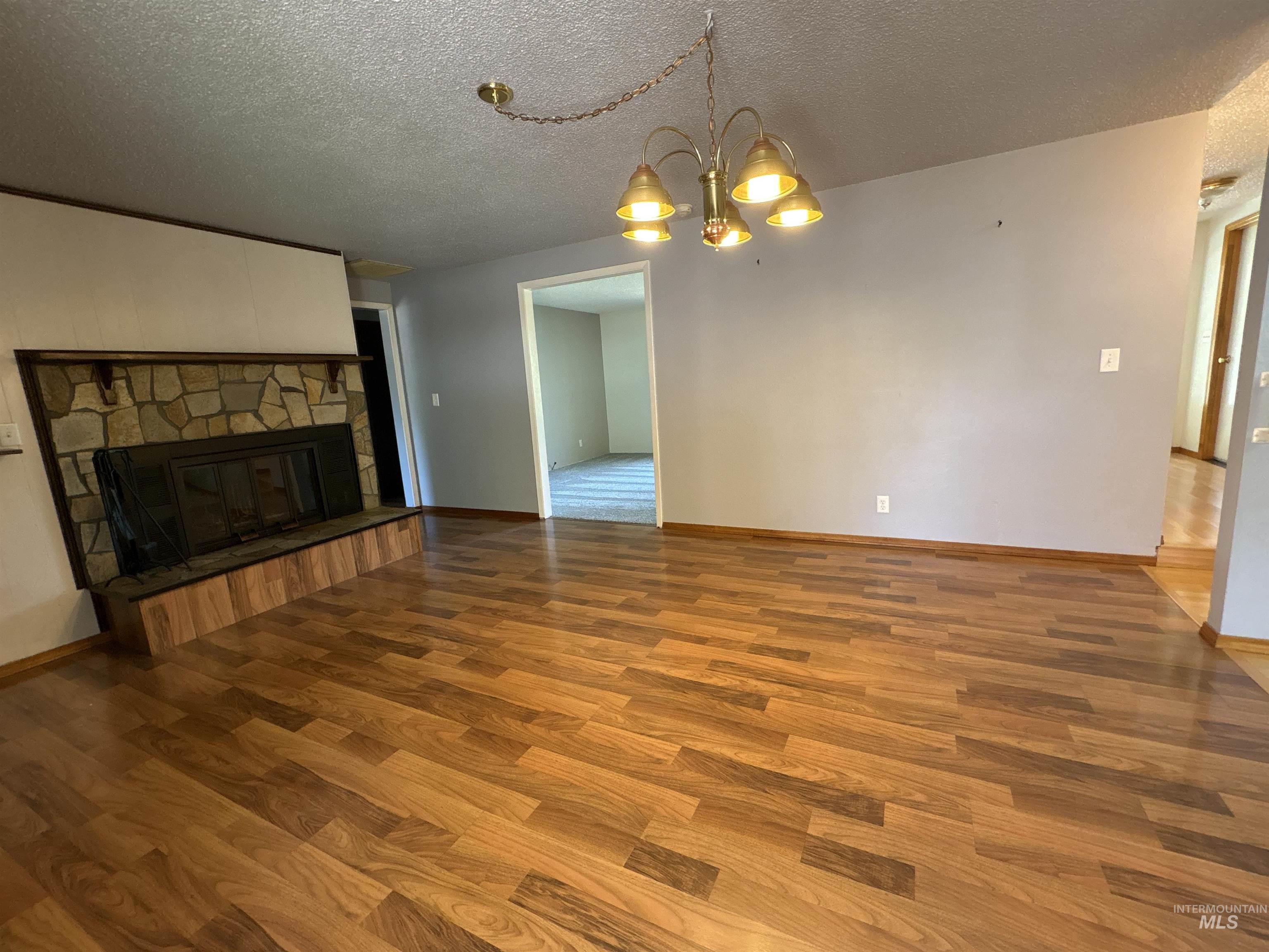 1220 E 9th N, Mountain Home, Idaho 83647-2319, 3 Bedrooms, 2 Bathrooms, Residential For Sale, Price $309,000, 98990946