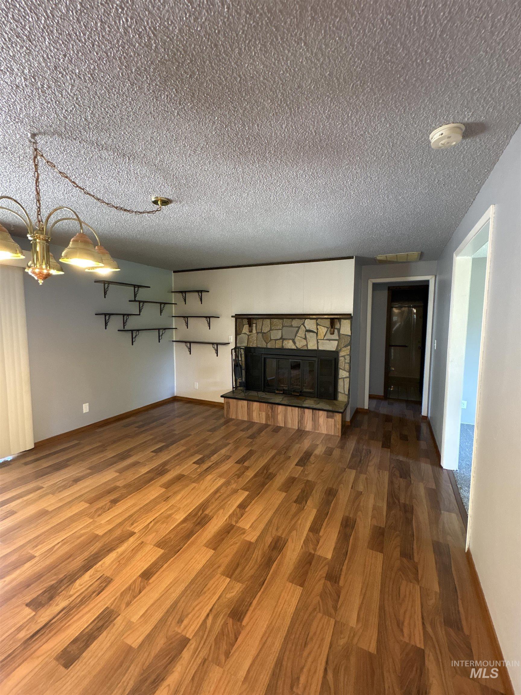 1220 E 9th N, Mountain Home, Idaho 83647-2319, 3 Bedrooms, 2 Bathrooms, Residential For Sale, Price $309,000, 98990946