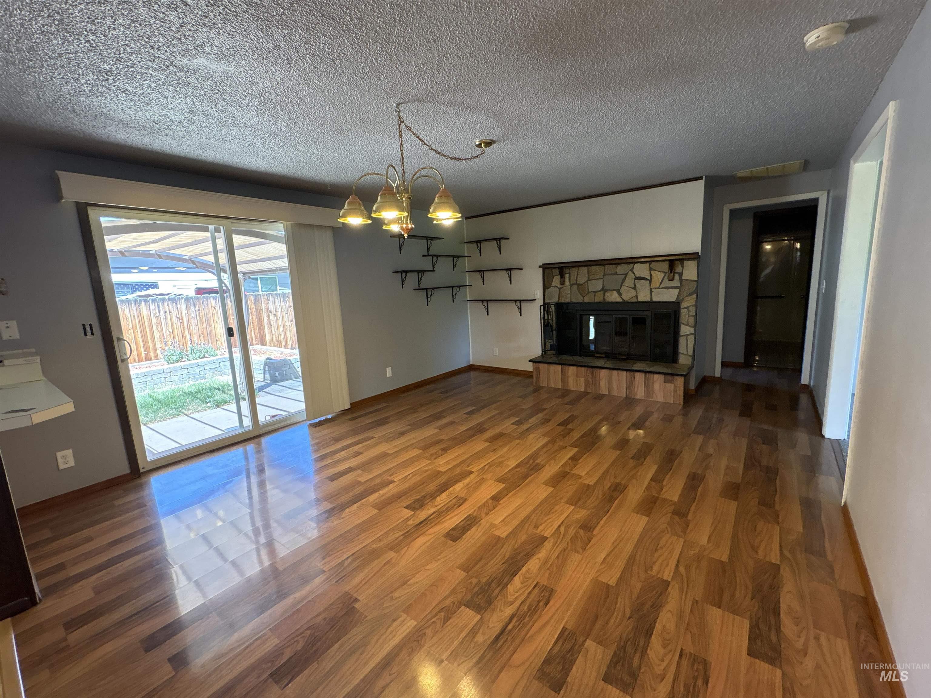 1220 E 9th N, Mountain Home, Idaho 83647-2319, 3 Bedrooms, 2 Bathrooms, Residential For Sale, Price $309,000, 98990946