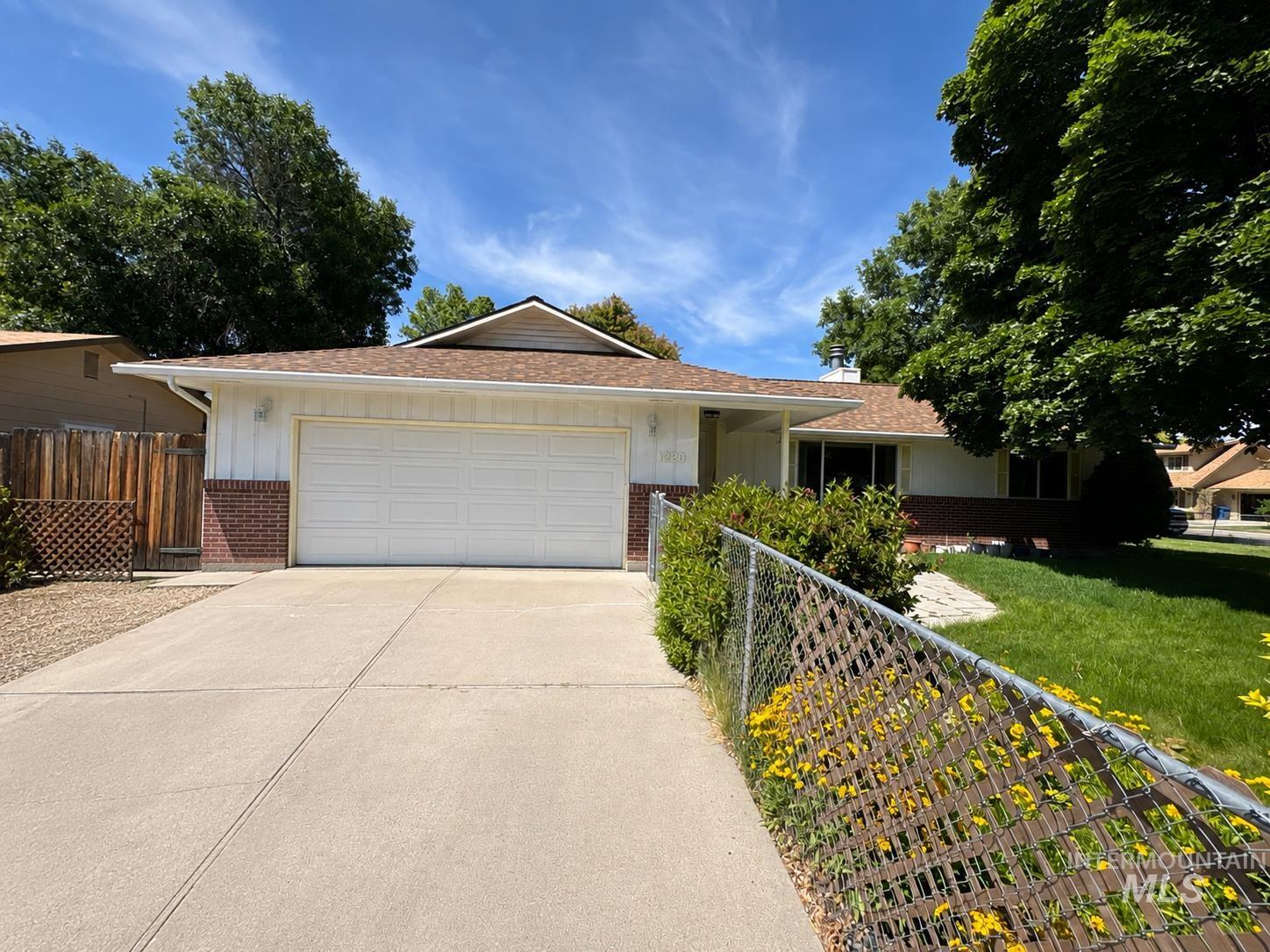 1220 E 9th N, Mountain Home, Idaho 83647-2319, 3 Bedrooms, 2 Bathrooms, Residential For Sale, Price $309,000, 98990946